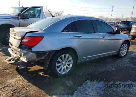 2013 Chrysler 200 Limited z USA, uszkodzony, nr VIN 1C3CCBCG6DN759838